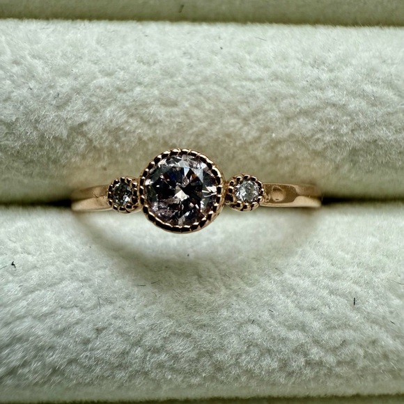 🚫SOLD🚫 18K Solid Gold 3 Diamond Ring Size 6.5 - Picture 6 of 13